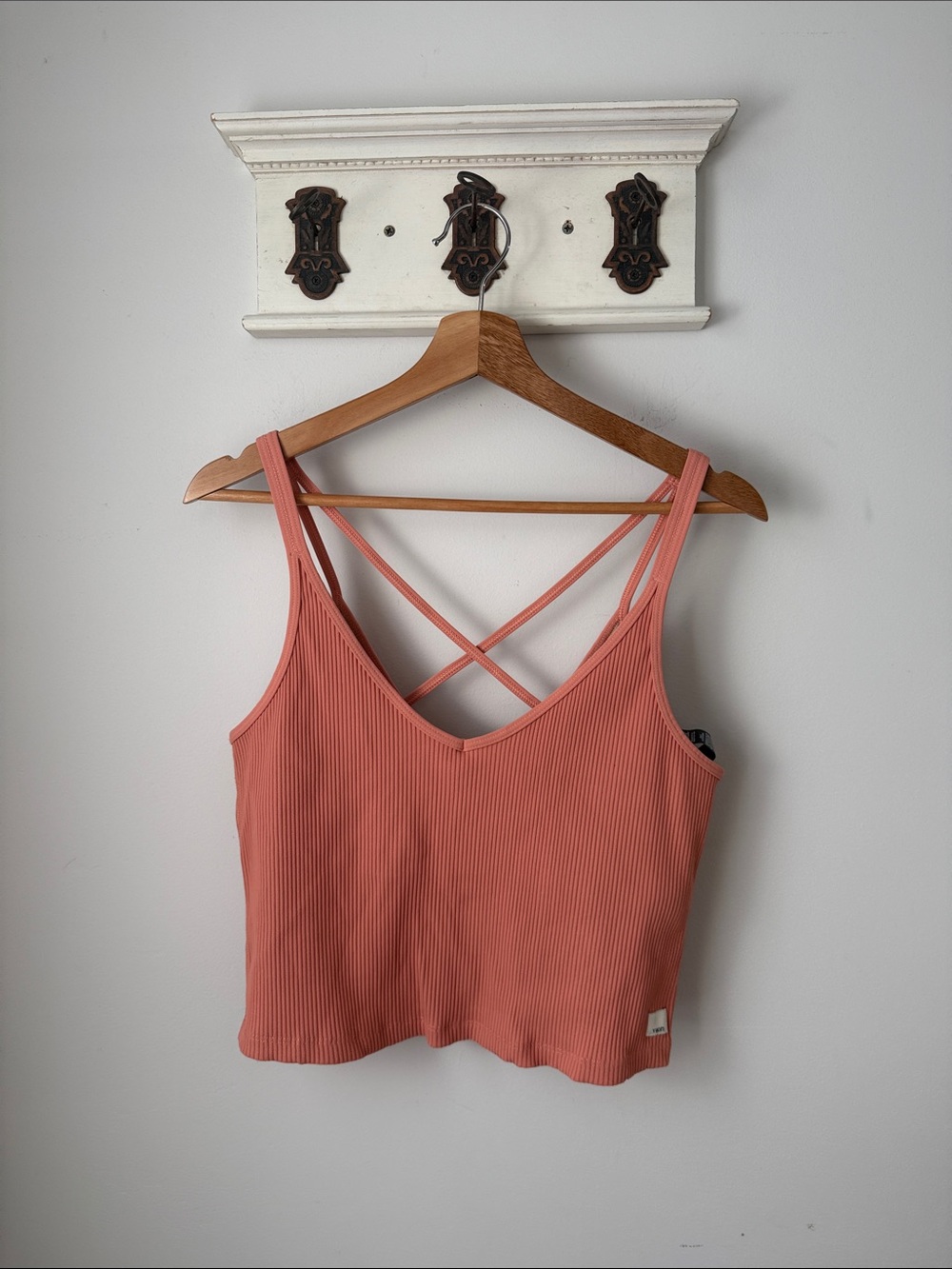 Vuori Ribbed Strappy Ribbed Crop Tank - Coral Pink